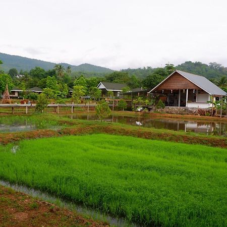 Nok Chan Mee Na Chom Thong Exteriér fotografie